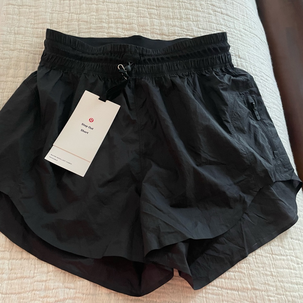 Lululemon black shorts